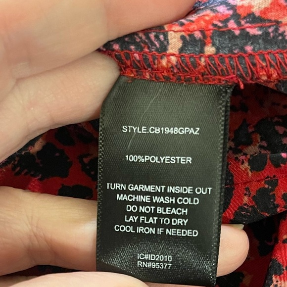 Sanctuary abstract print blouse smocked sleeves button front red black 3X - Picture 7 of 10